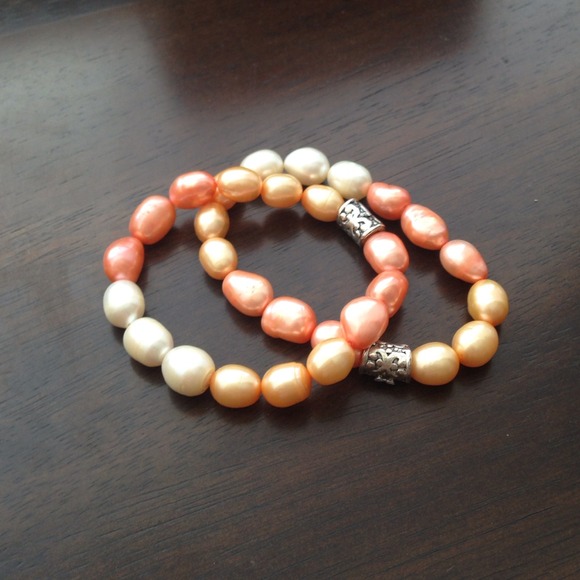 Set of two elastic tri-color pearl bracelets
