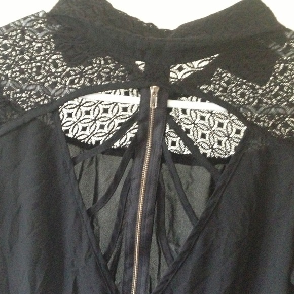 Black Long Sleeved Button Down Top w/ Back Cutout - Picture 3 of 4