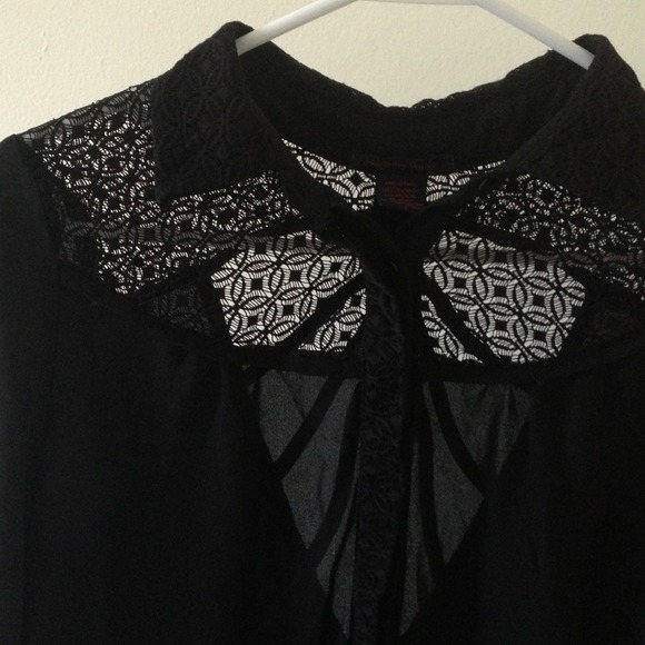 Black Long Sleeved Button Down Top w/ Back Cutout - Picture 4 of 4
