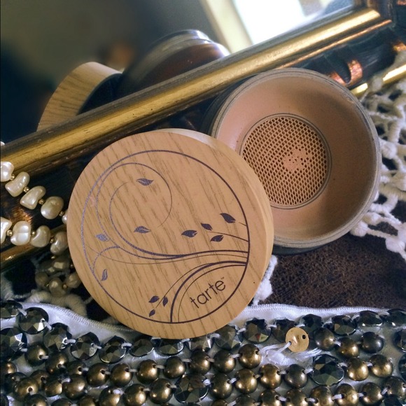 Tarte Amazonian Clay airbrush foundation medium
