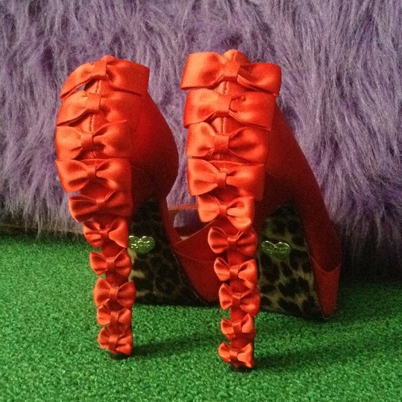 Betsey Johnson Red Pumps - Picture 2 of 4