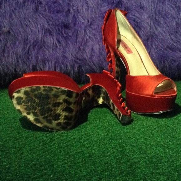 Betsey Johnson Red Pumps - Picture 4 of 4