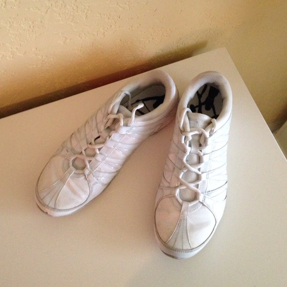 TENNIS/CHEER SHOES