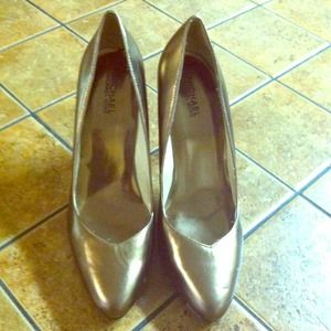 Chrome colored Michael Kors heel