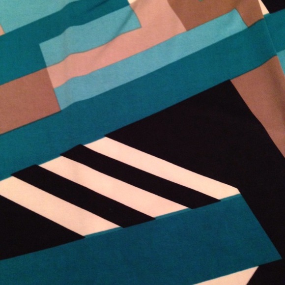 Gorgeous Tahari Maxi Dress. - Picture 2 of 3