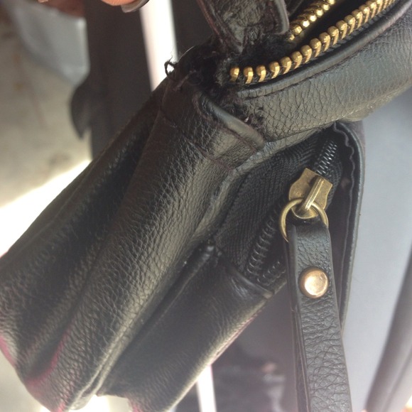 Purse bundle!!!!! - Picture 3 of 4