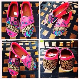 💕 Girlie Girl Hand Painted Shoes🎀