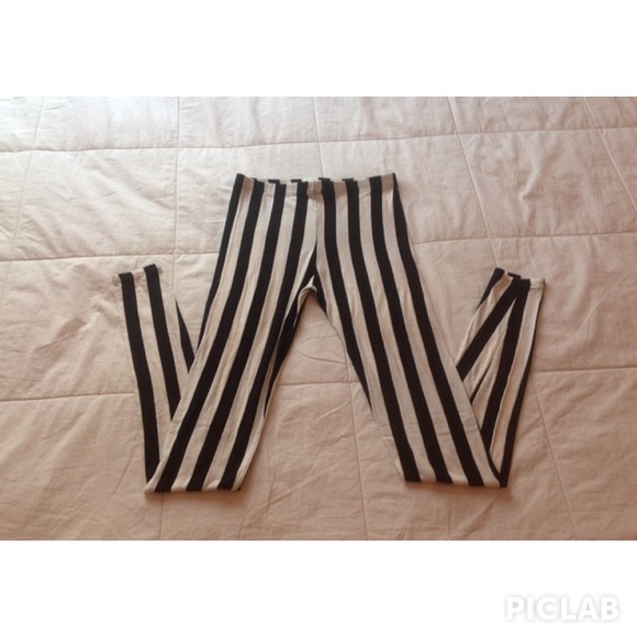 B&W striped leggings and dress ◻◼