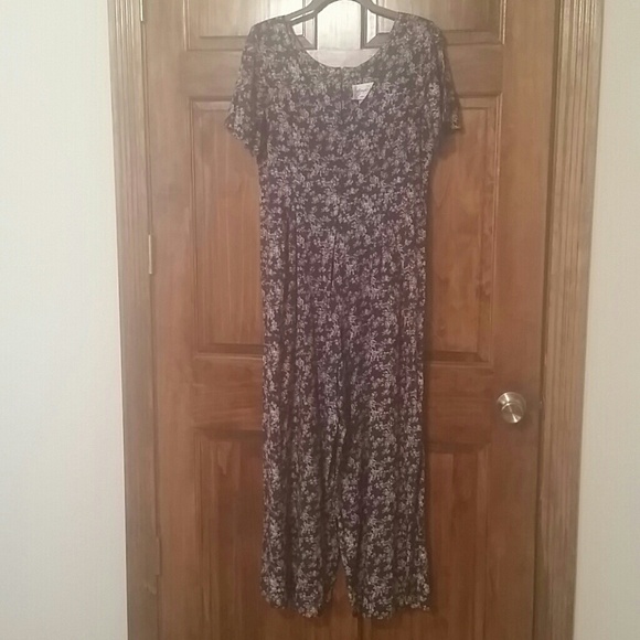 Short sleeve jump suit