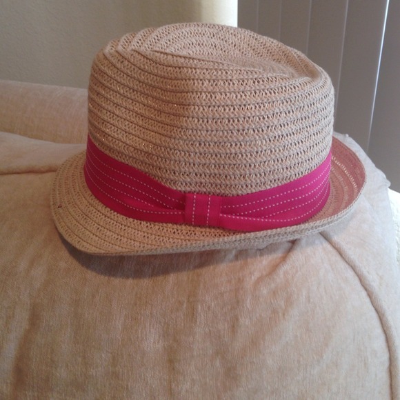 Fedora - Picture 2 of 2