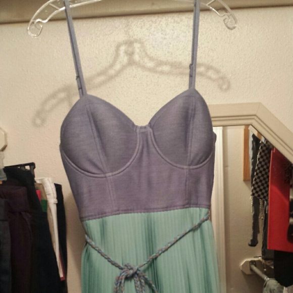 Super cute and chic summer dress!