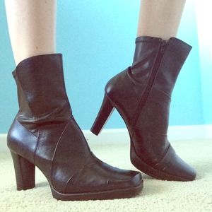 Skechers Black Low-Rise Boots