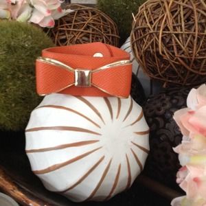 Adorable orange bow bracelet super cute 😊😉☺️