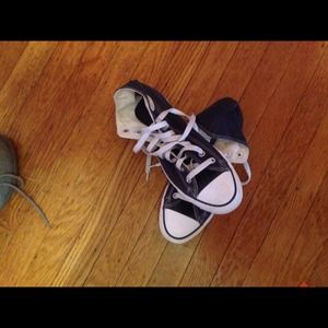 Navy blue converse