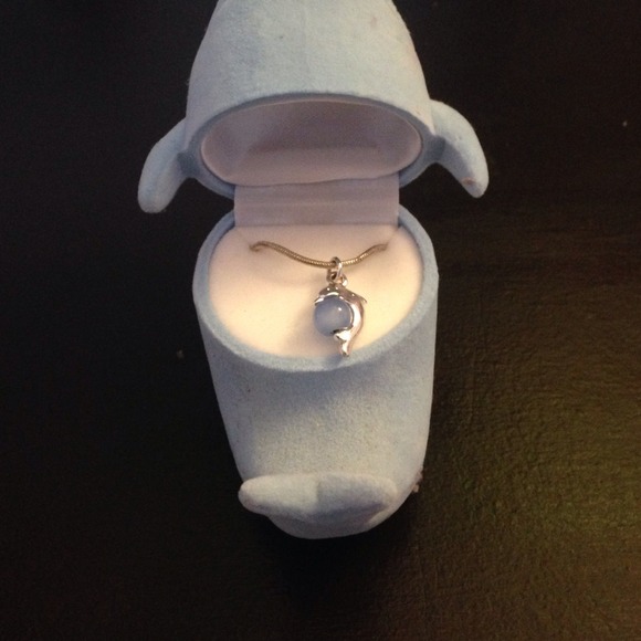 Dolphin pearl necklace