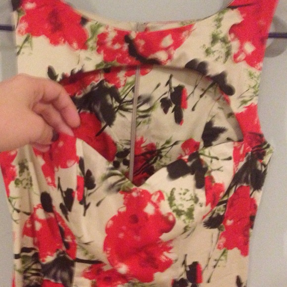 ASOS dress with a sweetheart cutout neckline - Picture 2 of 3