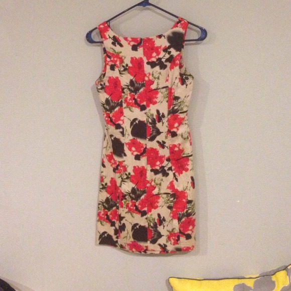ASOS dress with a sweetheart cutout neckline - Picture 3 of 3