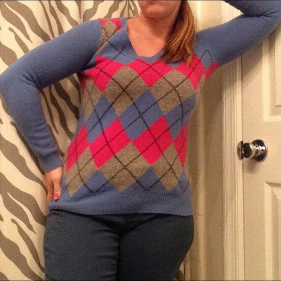 Gap blue gray and pink argyle wool sweater
