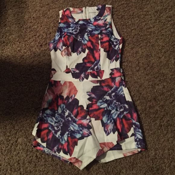 Flower romper - Picture 2 of 4