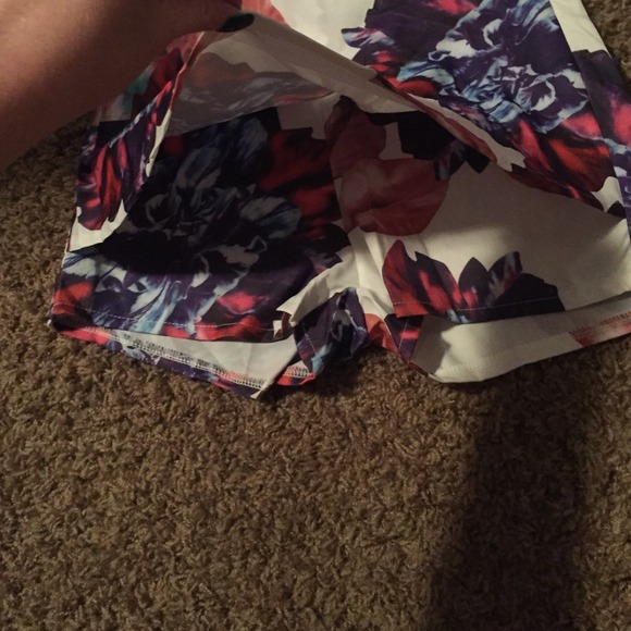 Flower romper - Picture 3 of 4