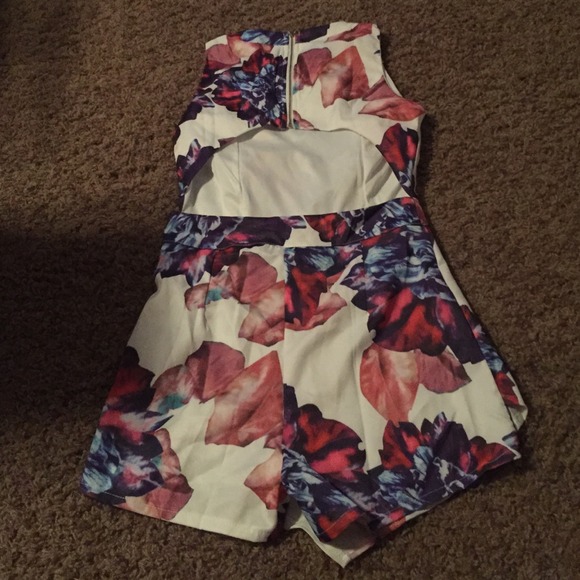 Flower romper - Picture 4 of 4