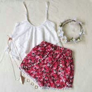 Flower print pom pom shorts