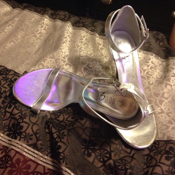 Size 8 1/2 silver heels