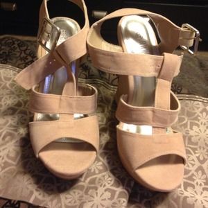 Size 8 1/2 tan wedges.