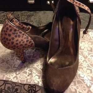 Beautiful brown and leopard heels