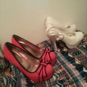 Red pumps black lining with bow and white and gold