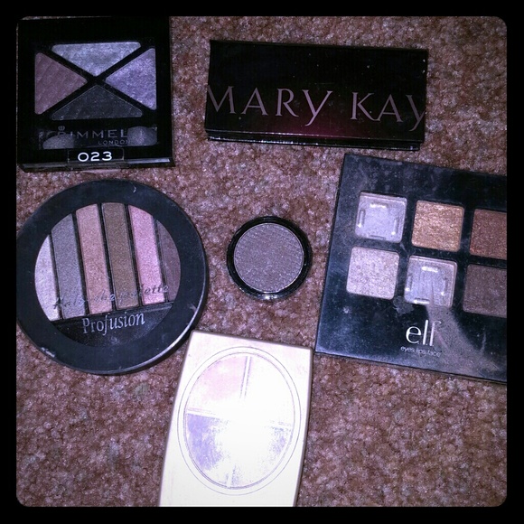 Eyeshadow bundle.