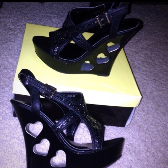 Glitter heart wedges - size 8