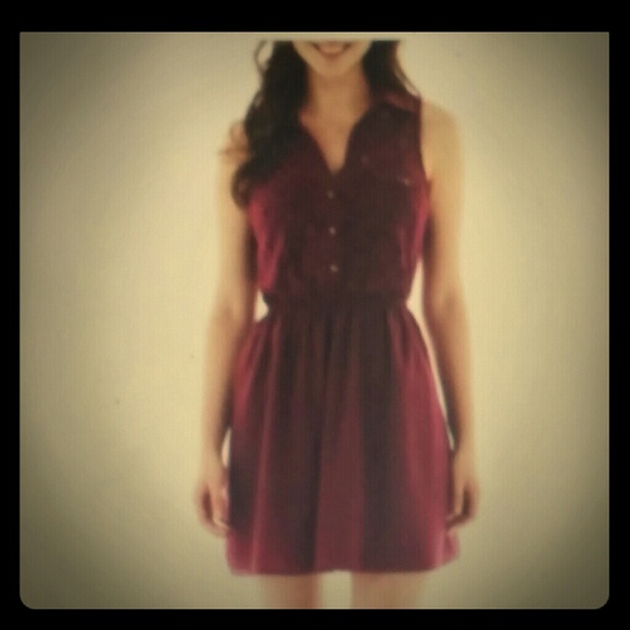 Sleeveless lace magenta shirtdress