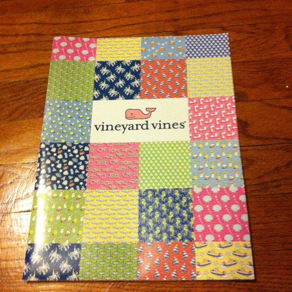 Vineyard Vines folder