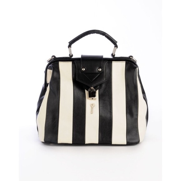 ISO : BLACK & WHITE STRIPE DOCTOR BAG