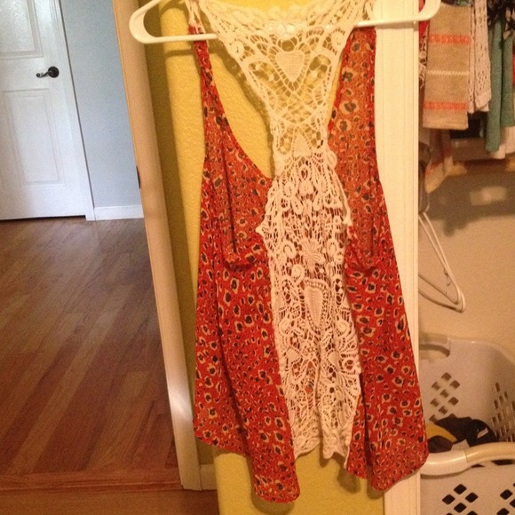 ***Bundled***Adorable back lace tank top - Picture 2 of 3