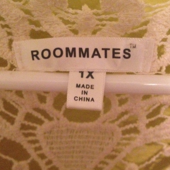 ***Bundled***Adorable back lace tank top - Picture 3 of 3