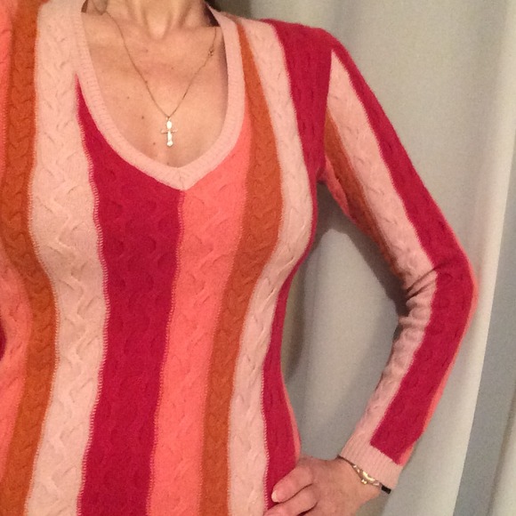 Cashmere sweater. Size 4-6 Christian Dior - Picture 2 of 4