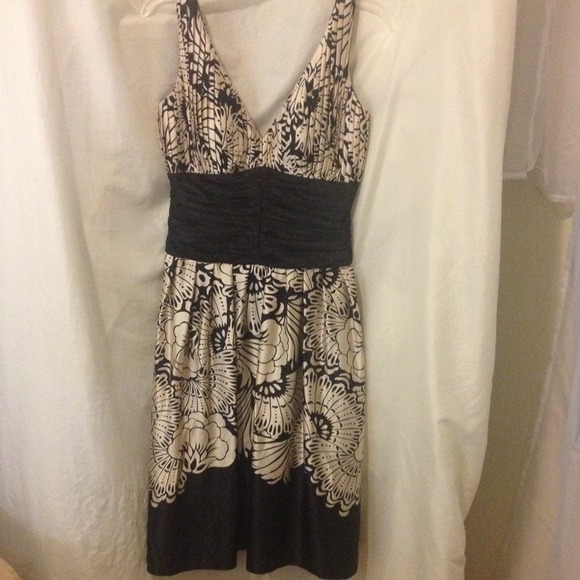 JS Boutique Black and Cream Flower Patterned Dress