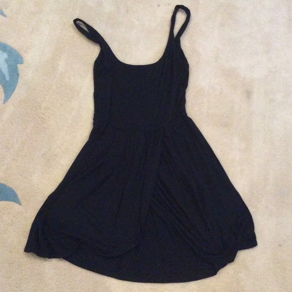 The staple black dress - Picture 1 of 2
