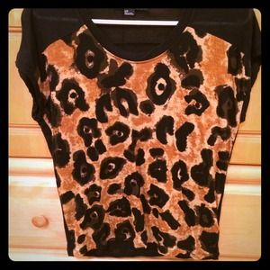 Leopard T-shirt. Light material.