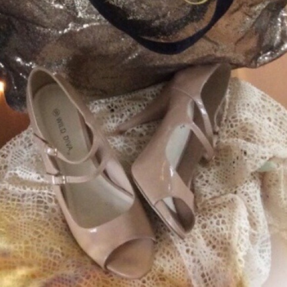 Wild Diva Shoes - 🎉HP🎉💃WILD DIVA GORGEOUS NUDE PUMPS💃