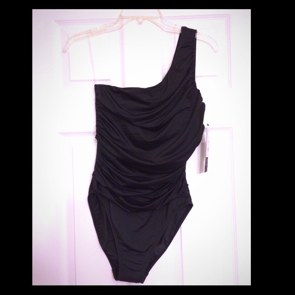 La Blanca black one piece bathing suit size 6