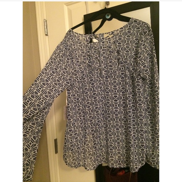 Navy & White Top - Picture 2 of 4