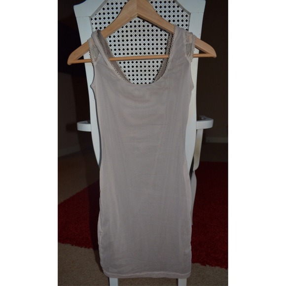 BUNDLED💋💋Beautiful tight lace dress - Picture 2 of 4