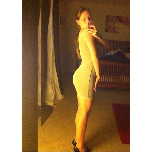 BUNDLED💋💋Beautiful tight lace dress - Picture 4 of 4