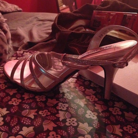 High heels - Picture 2 of 2