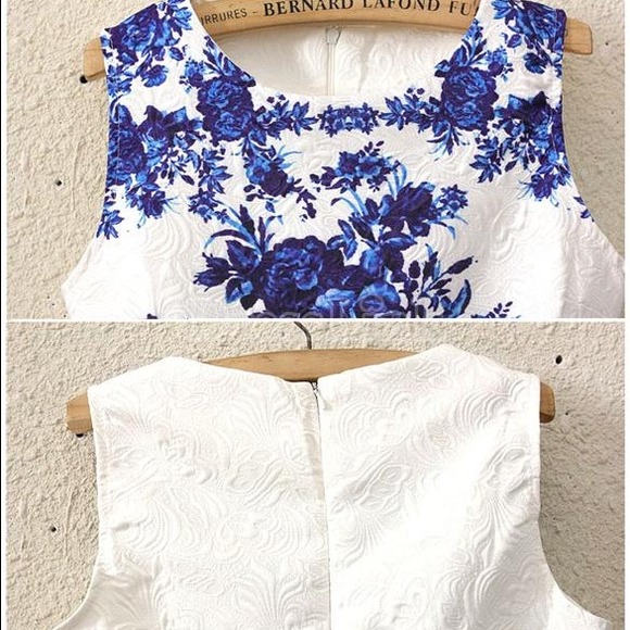 Sleeveless Vintage Style Floral Pattern hold - Picture 2 of 4