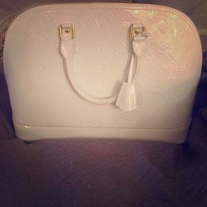 Louis Vuitton Alma Vernis MM Replica Bag