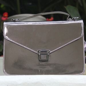 Urban Outfitters Bags - Silver Metallic Crossbody Urban Outfitters Bags - Silver Metallic Crossbody